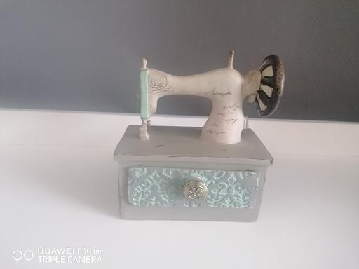 — sewing machine ornament