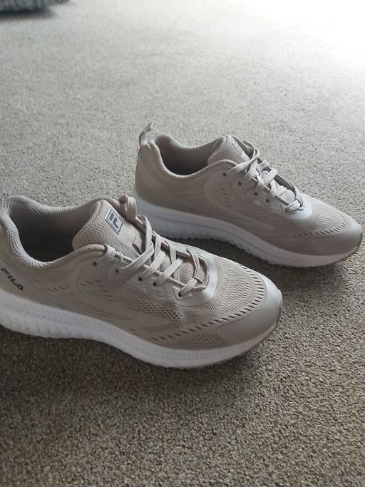  — womens size 4 trainers