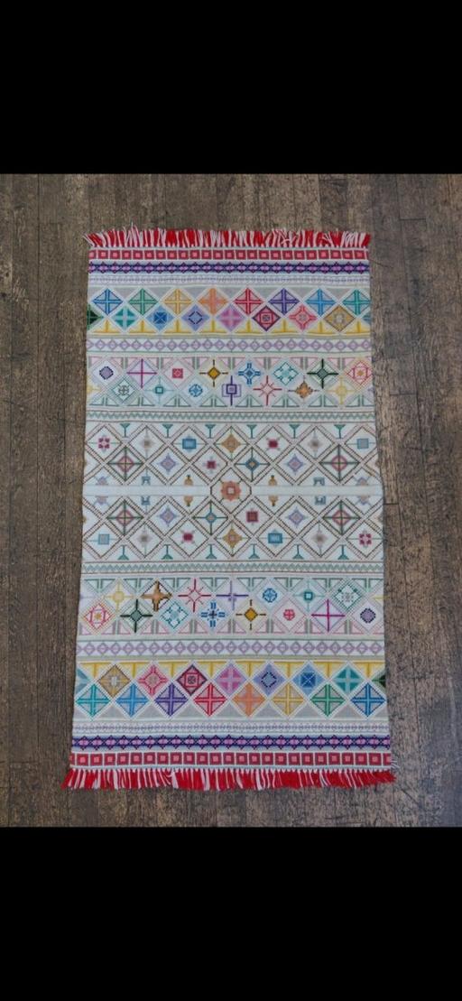  — VINTAGE RUG. 130cm x 68cm.