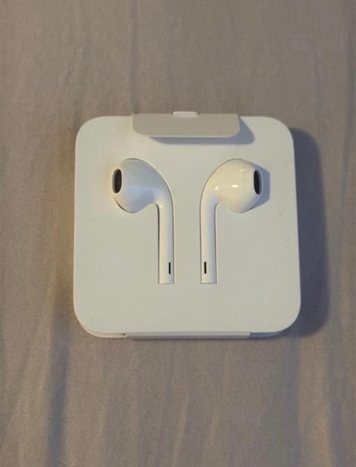  — Apple Earpods Lightning Connector
