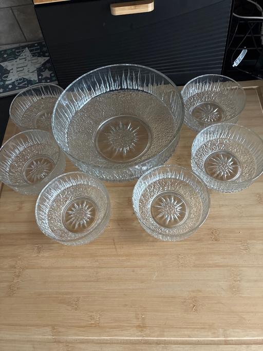  — Large glass dish and 6 small glass dishes 