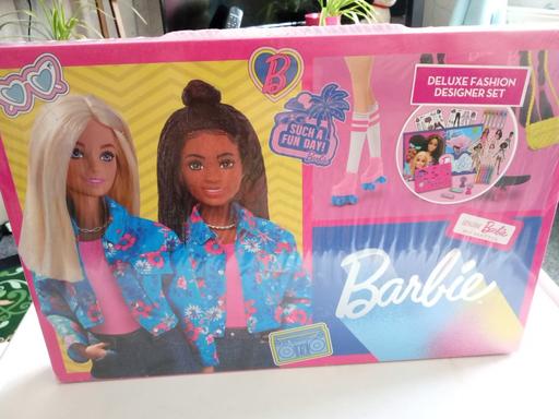  — brand new girls Barbie set