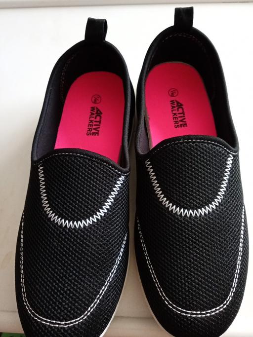  — like new condition ladies trainers