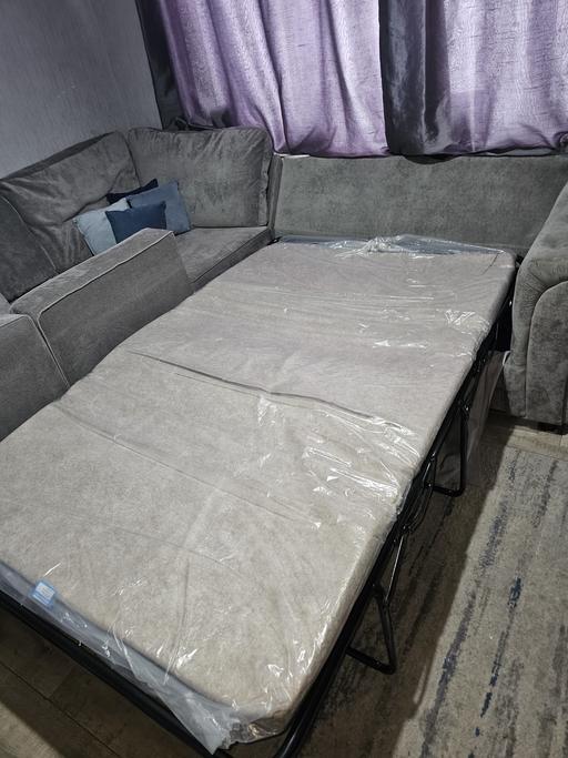  — L corner Sofa with pull out sofa bed