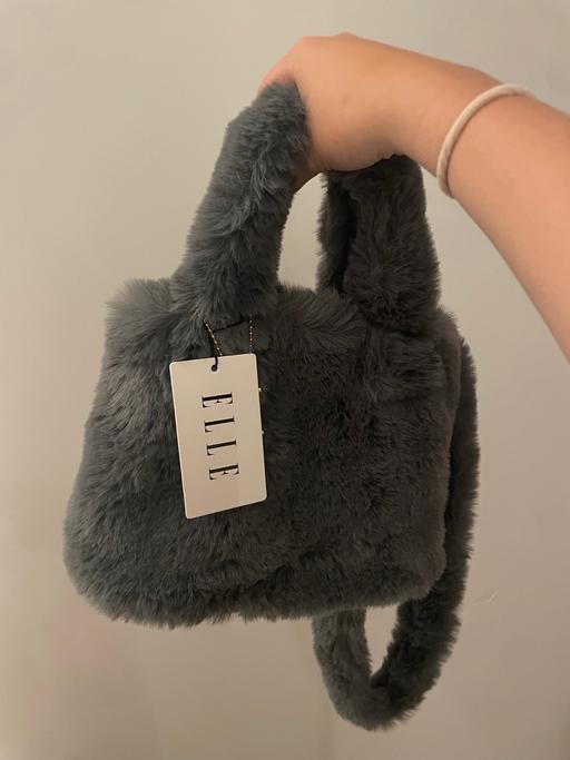  — Elle shoulder bag