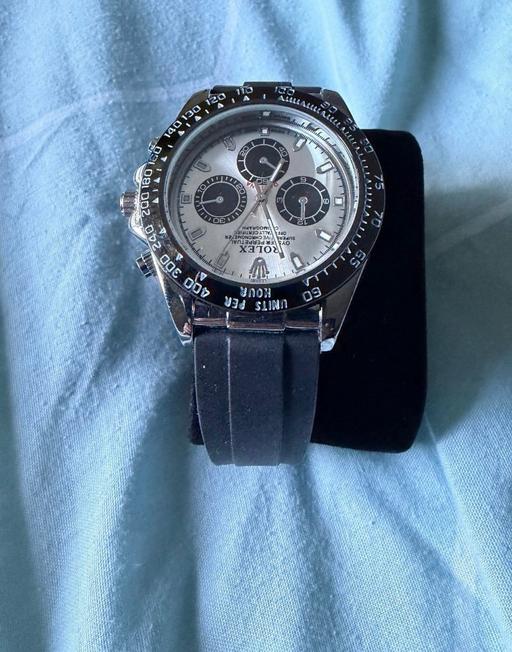  — Men’s fashion watch