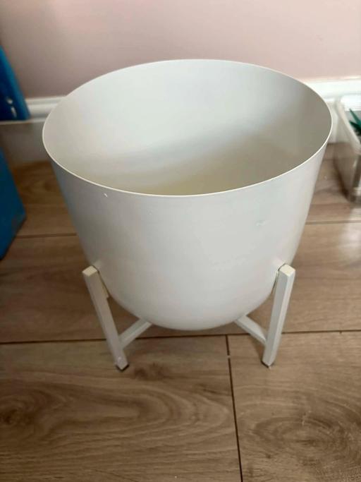  — Kilana planter metal beige/white