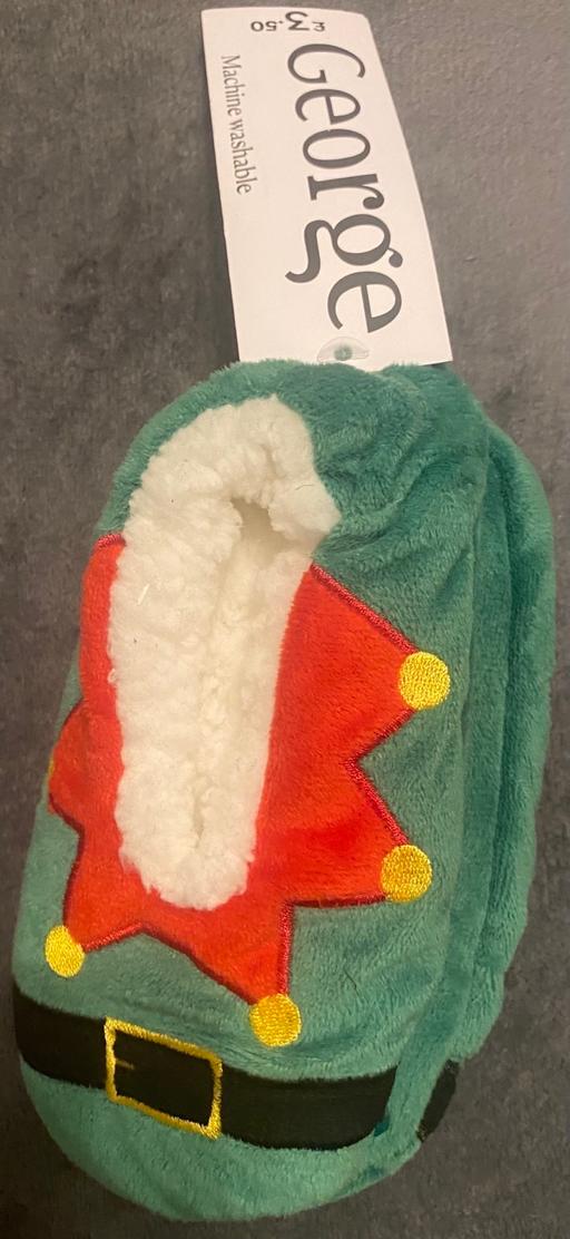  — Toddlers Christmas slippers size 6