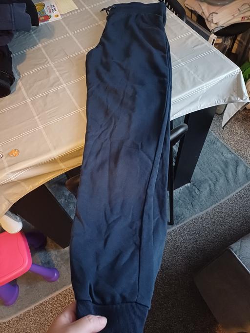  — navy jogging bottoms