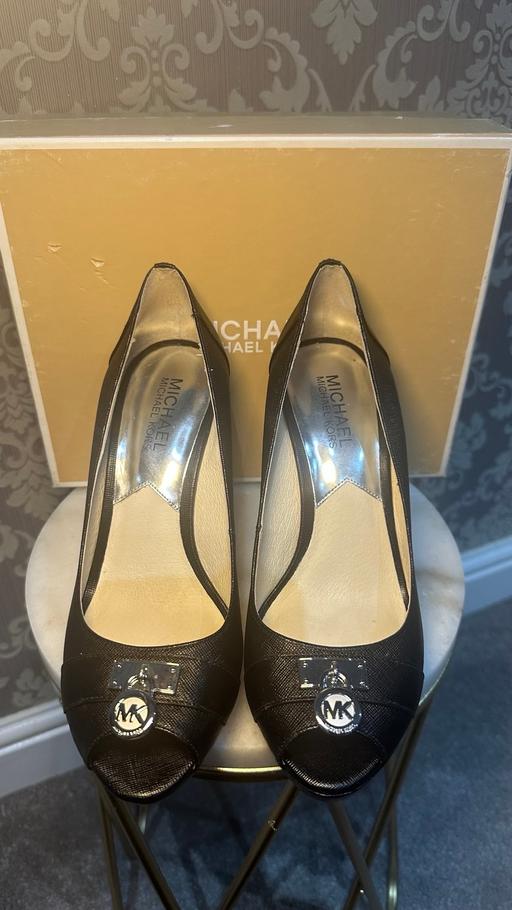  — Stunning Michael Kors wedges