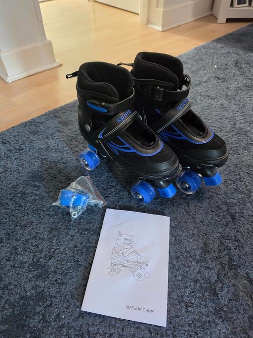  — roller skates size 4/7 shoe