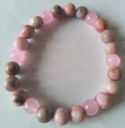  — pink glass beads bracelet