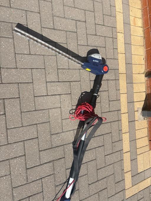  — Long reach hedge trimmer - Spear and Jackson