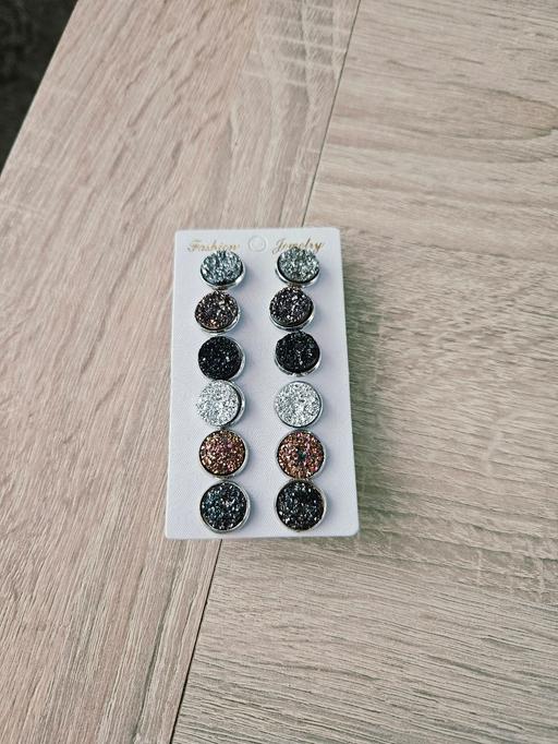  — 6 pairs of shimmer earrings..pierced ears