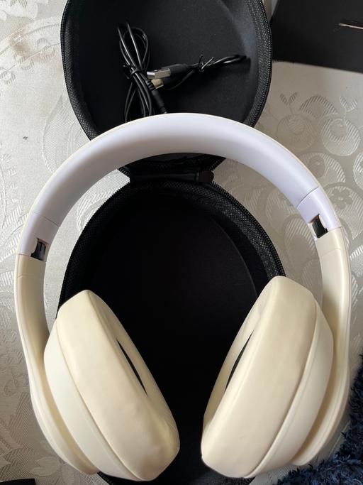  — Beats Studio Pro Wireless White Headphones