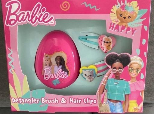  — Barbie brush and hair grip set