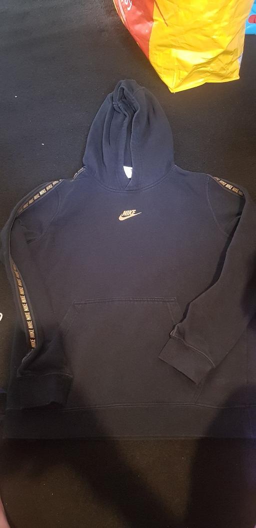  — nike hoddie 11 to 12 years