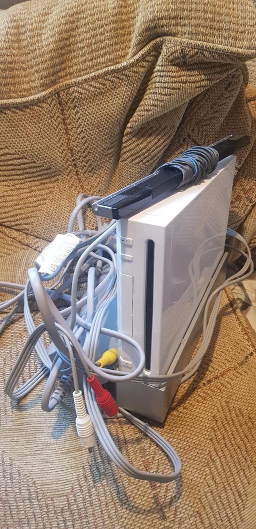  — Nintendo wii and sensor bar