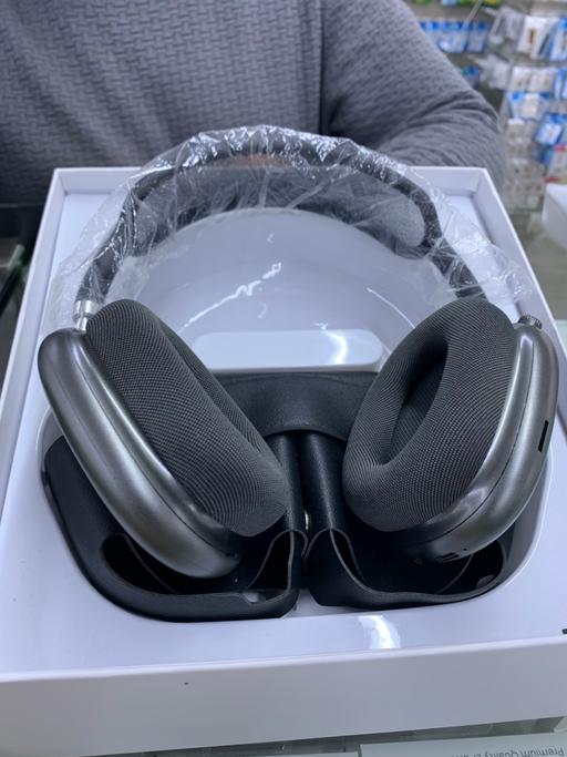  — Wireless headphone