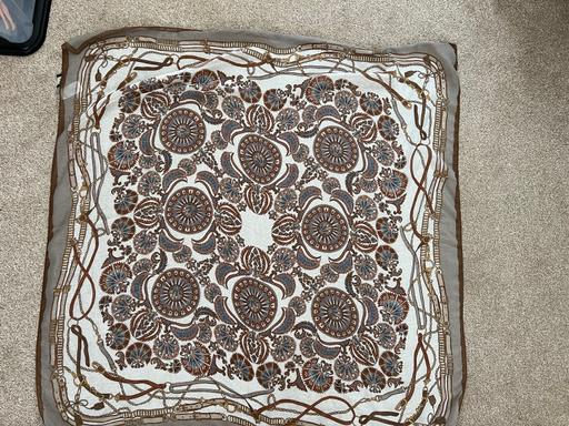  — Ladies scarf