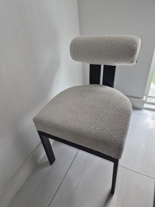  — 6x white modern dining chairs
