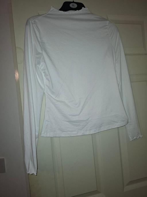  — ladies jumper size 14 to 16