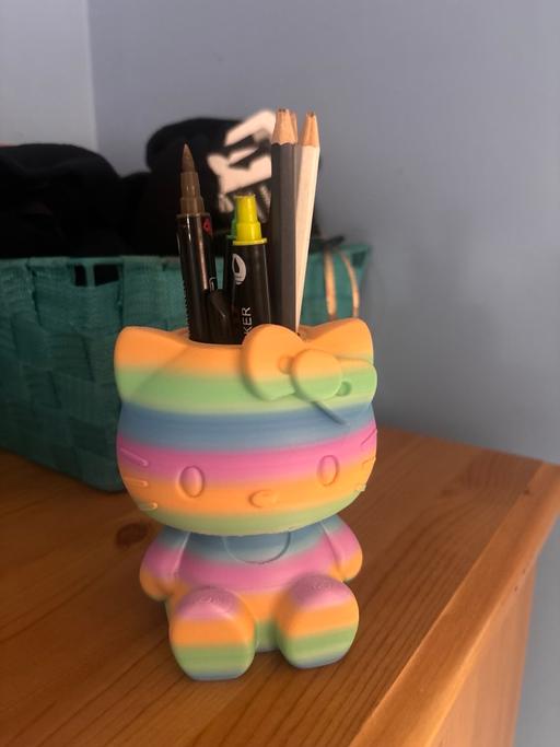  — Rainbow Plastic Small Pen Storage/Flower Vase