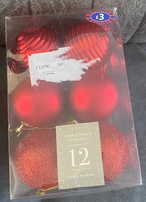  — Red baubles