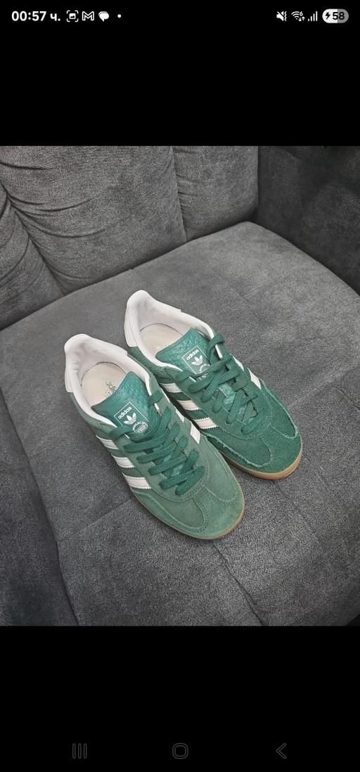  — Adidas shoes junior