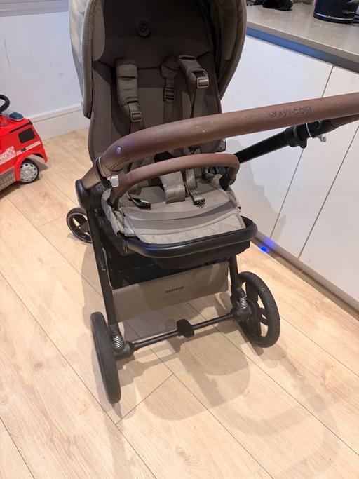  — Maxi cosi pram & bassinets