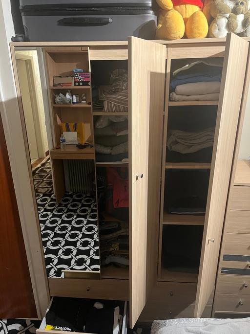  — Large Mirrored Wardrobe with Shelves + Drawer