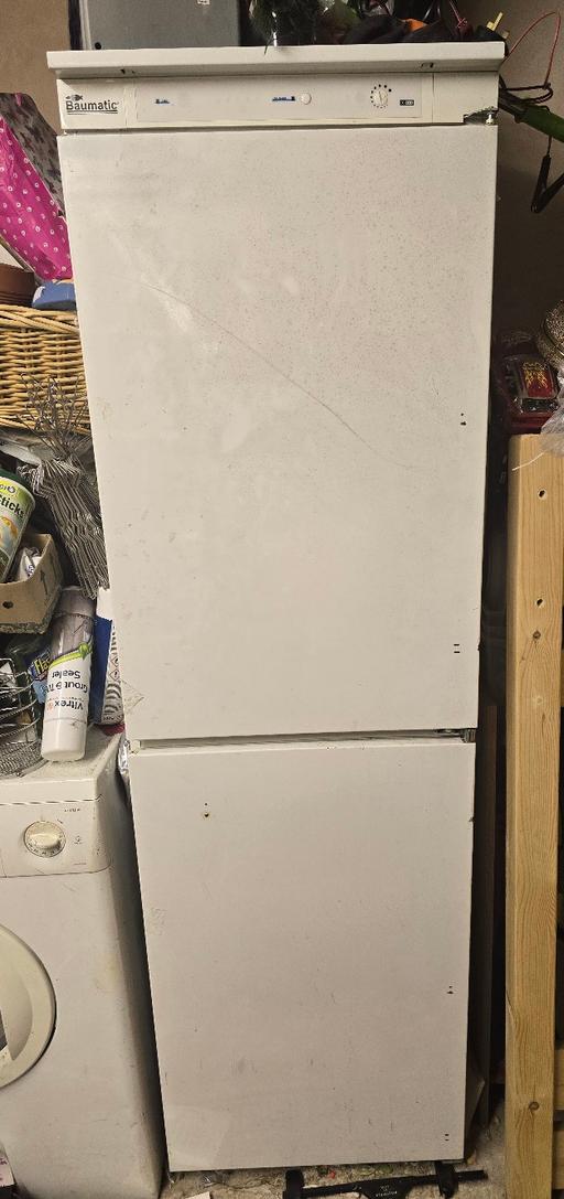  — FRIDGE FREEZER