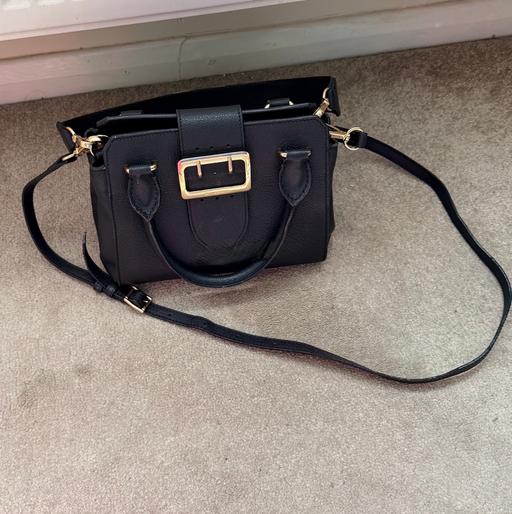  — Double strap Buckle tote
