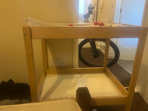  — Changing table with mat