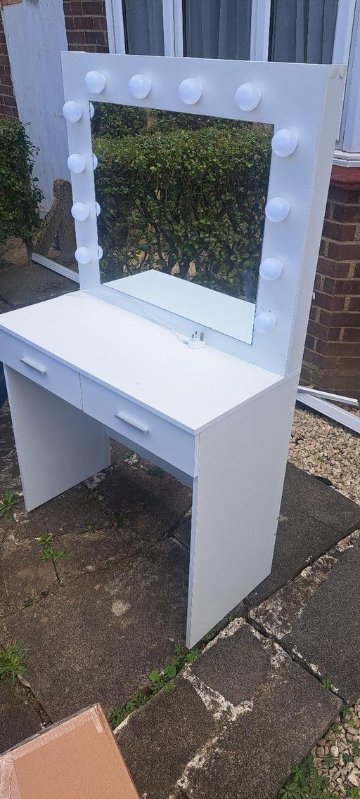  — White dressing table with lights 