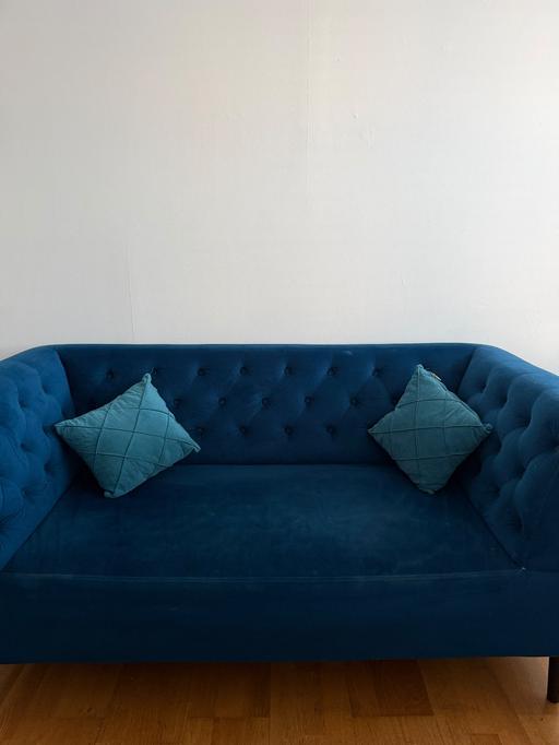  — Set of 2 Blue Velvet Two-Seater Sofa – Good C
