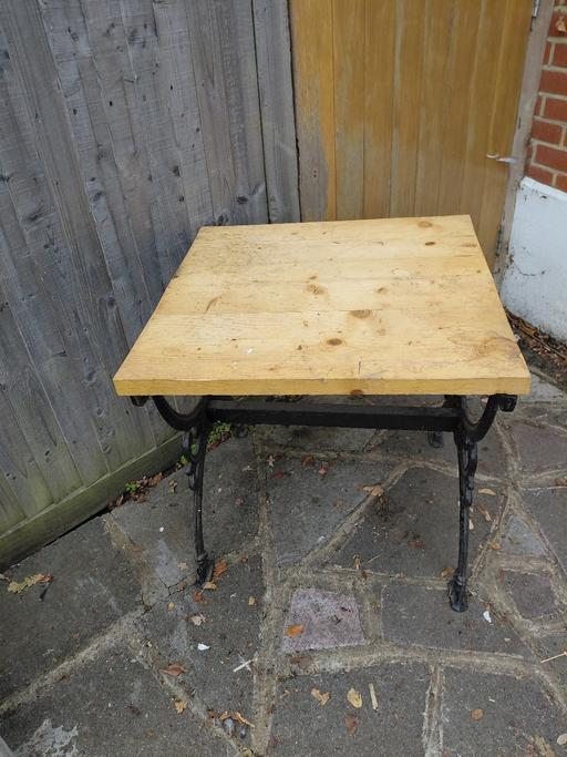 — HEAVY DUTY GARDEN TABLE.