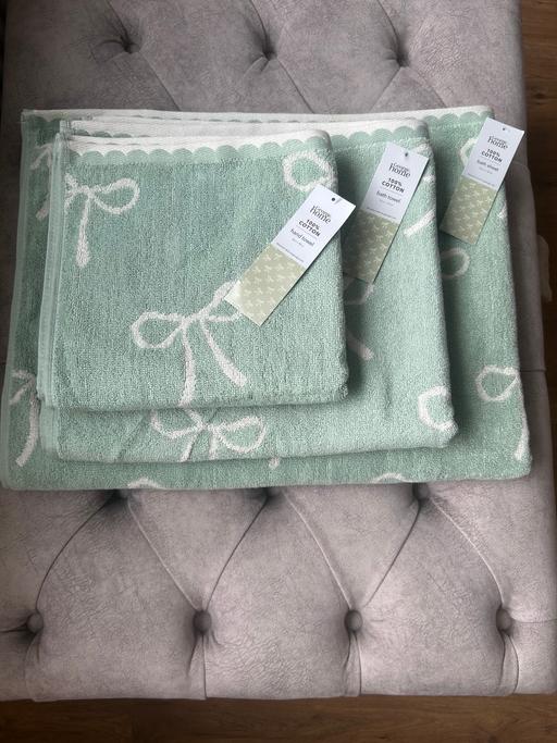  — Bow Pattern 3 Piece Towel Bundle