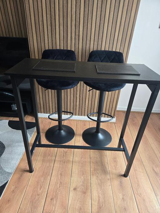  — Breakfast Bar & Two Stools