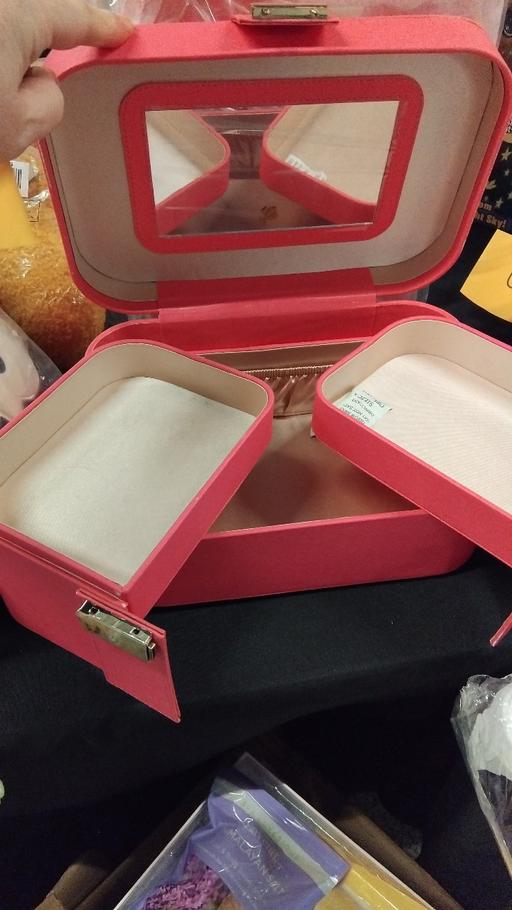  — large pink jewellery box