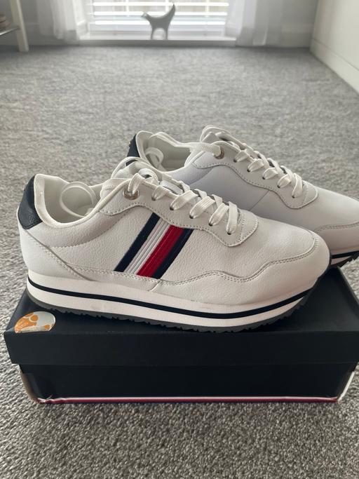  — Ladies Tommy Hillfiger trainers