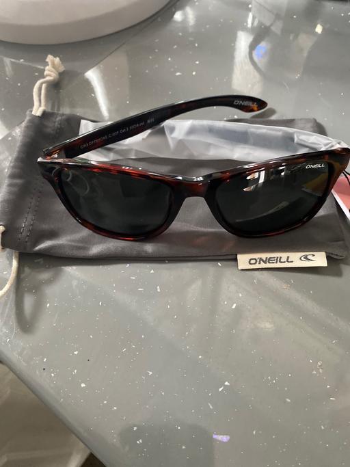  — O’Neill polarise sunglasses with pouch