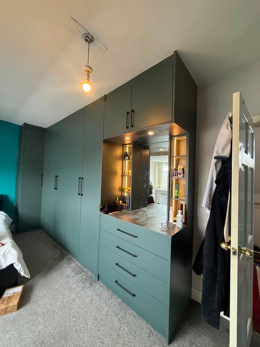  — Fitted wardrobes