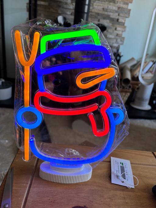  — 27cm lit snowman holding broom neon