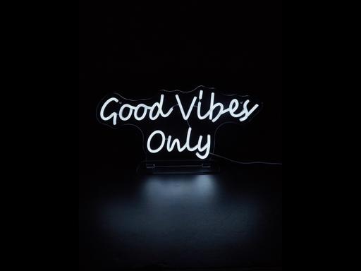  — Good vibes only - Neon light sign