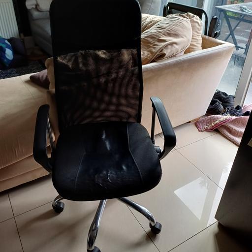  — Desk chair