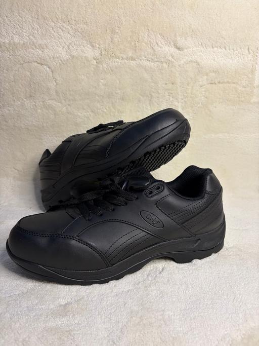  — Men’s Size 9 Grip Trainers Brand New In Box