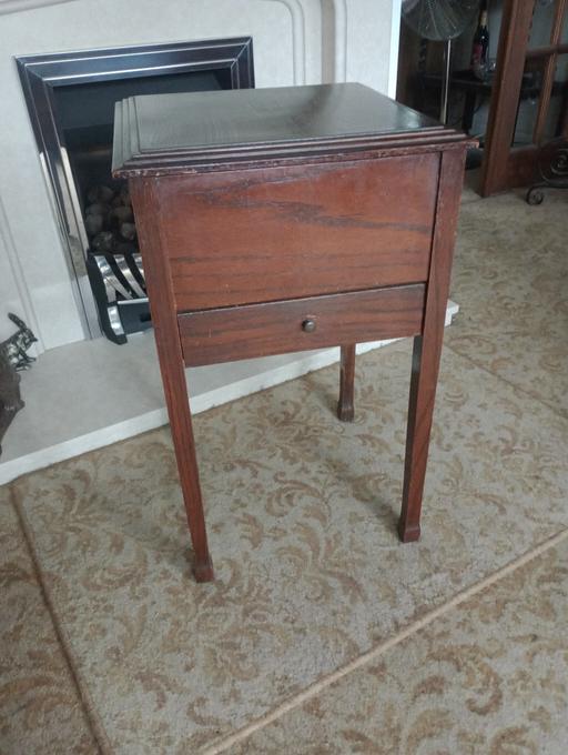  — SEWING TABLE