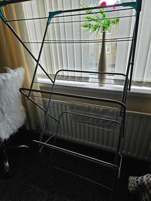  — Clothes airer