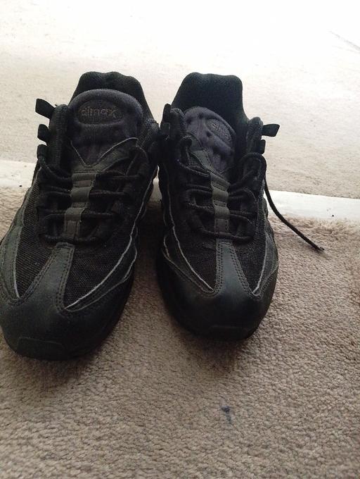  — Nike air max